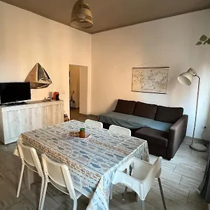 https://casa-azzurra-1.it-tuscanyhotel.com